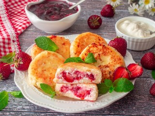 Jigsaw Puzzle «Cheesecakes with strawberries»