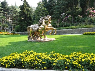 Пазл «Скульптура в парке»