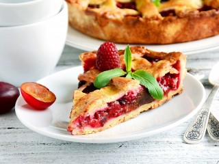 Jigsaw Puzzle «Plum cake»