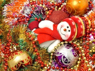 Puzzle «Snowman among tinsel»