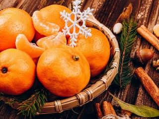 Jigsaw Puzzle «Snowflake and tangerines»