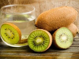Puzzle «A glass and kiwi»