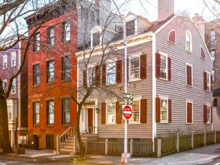 Jigsaw Puzzle «Oldest house in Brooklyn»