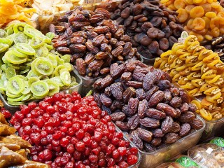 Quebra-cabeça «Dried fruits on the market»