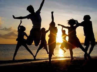 Пазл «Танцы на берегу»