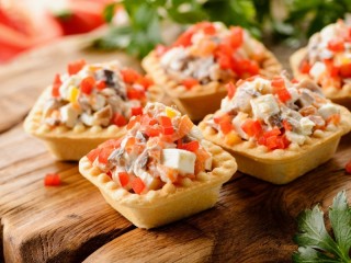 Puzzle «Tartlets with salad»