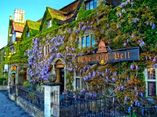 Puzzle «The Old Bell Hotel»
