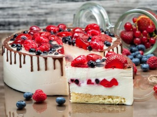 Пазл «Торт с ягодами»
