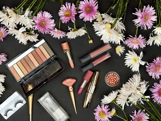 Rompicapo «Flowers and cosmetics»