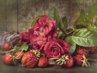 Jigsaw Puzzle «Flowers and berry»