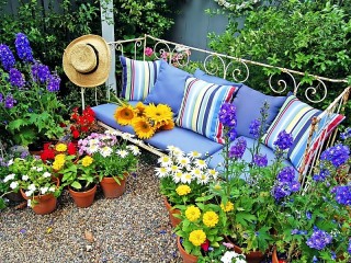 Пазл «Flower garden at sofa»