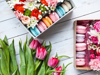 Jigsaw Puzzle «Tulips and box»