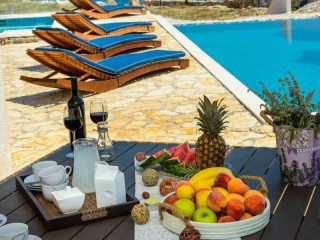Jigsaw Puzzle «By the pool in the shade»
