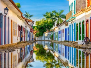 Jigsaw Puzzle «Street in reflection»