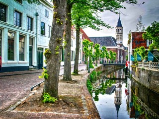 Jigsaw Puzzle «Street along the canal»