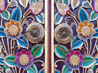 Zagadka «Pattern on the doors»