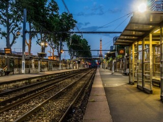 Jigsaw Puzzle «Waiting for the train»