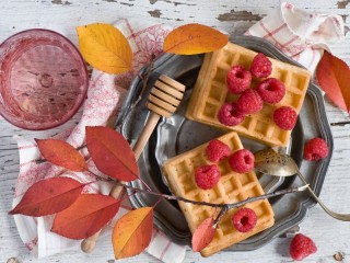 Jigsaw Puzzle «Waffles with raspberries»