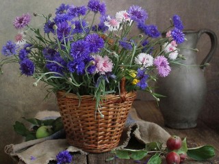 Пазл «Cornflowers in a basket»