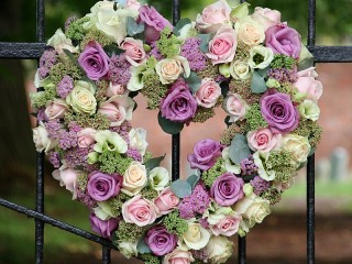 Jigsaw Puzzle «The wreath on the fence»