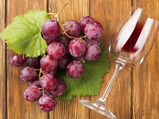 Rompecabezas «Grapes and a glass»