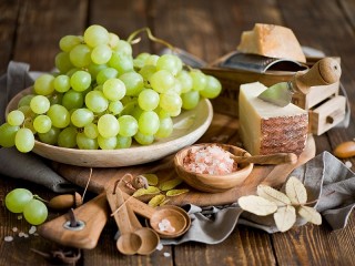Пазл «Grapes and cheese»
