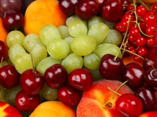 Jigsaw Puzzle «Grapes and cherries»