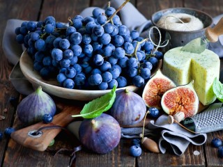 Jigsaw Puzzle «Grapes for cheese»