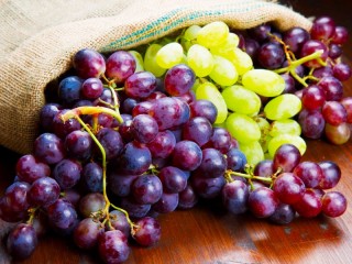 Jigsaw Puzzle «Grapes in a bag»
