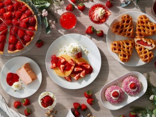 Jigsaw Puzzle «Baking with berries»