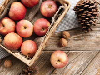 Jigsaw Puzzle «Apples and nuts»