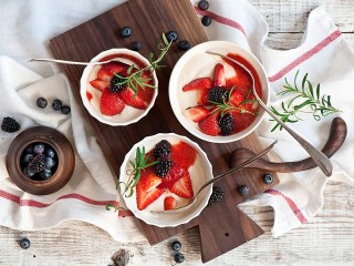 Jigsaw Puzzle «Berries and cream»