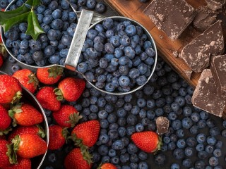 Jigsaw Puzzle «Berries and chocolate»