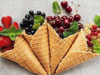 Jigsaw Puzzle «Berries in cones»