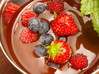 Quebra-cabeça «Chocolate covered berries»