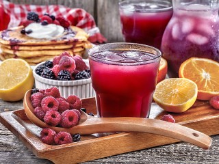 Jigsaw Puzzle «Berry drink»