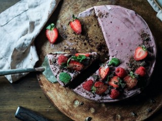 Puzzle «Berry chocolate cake»