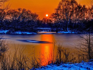 Jigsaw Puzzle «Sunset over the lake»