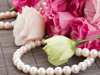 Слагалица «Pearls and flowers»