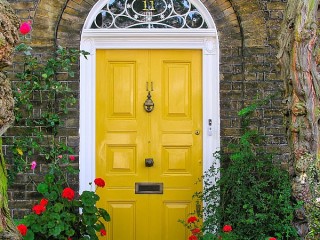 Пазл «Жёлтая дверь»