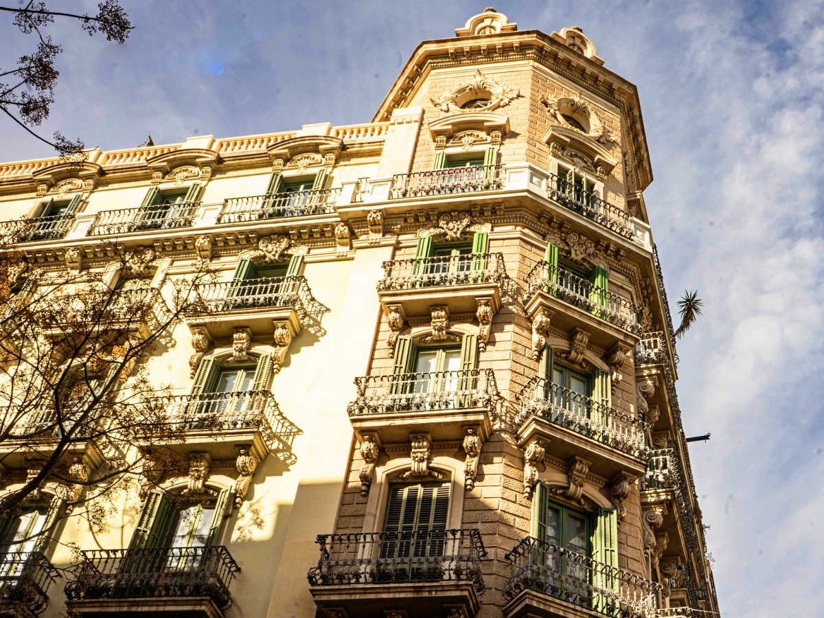 Барселона Испания волнистое здание