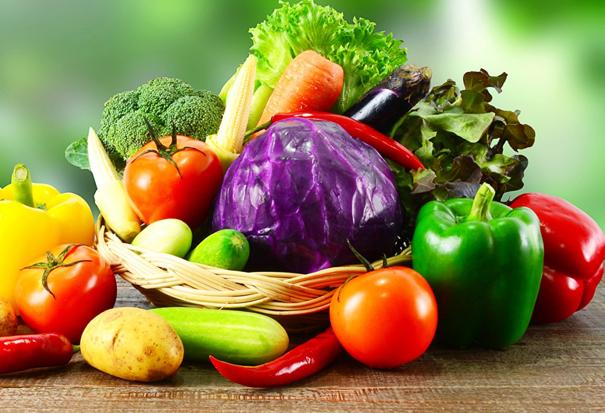 12 овощей и трав. Овощи. Овощи и фрукты. Овощи и зелень. Свежие овощи и фрукты.