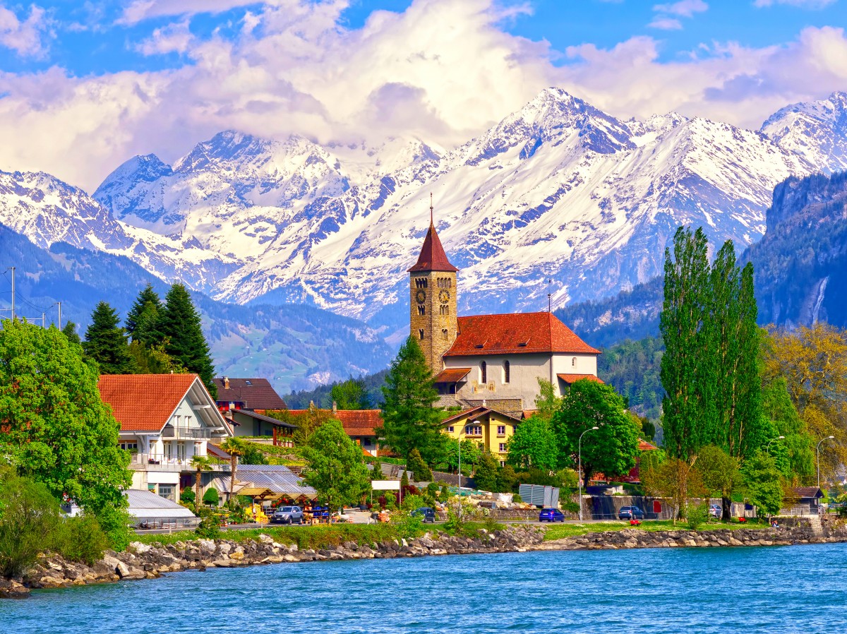 Озеро Интерлакен Швейцария горы