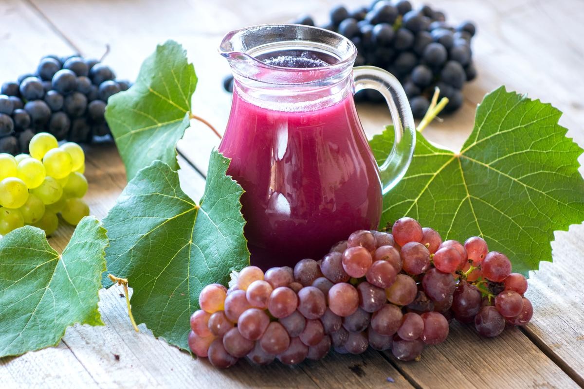 Вишнево виноградный сок. Виноградный смузи кишмиш. Виноградный сок. Виноград сок. Виноград и виноградный сок.