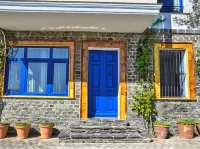 Пазл  Дом с синей дверью