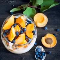 Zagadka Apricots and blueberries