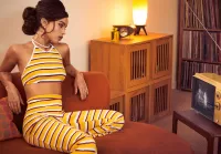Quebra-cabeça Actress in yellow