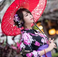Zagadka Asian woman in kimono