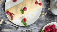 Слагалица Pancake with raspberries