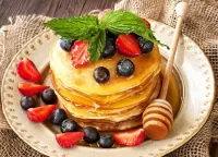 Слагалица Pancakes with honey